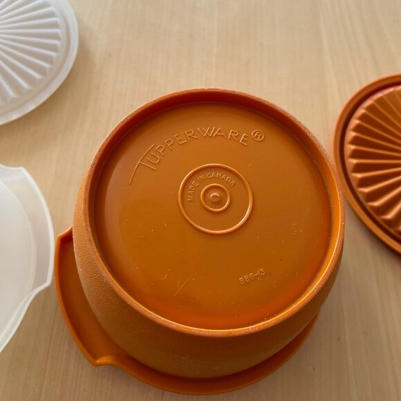 Tupperware - 2 Round Servalier Containers - Picture 4 of 8